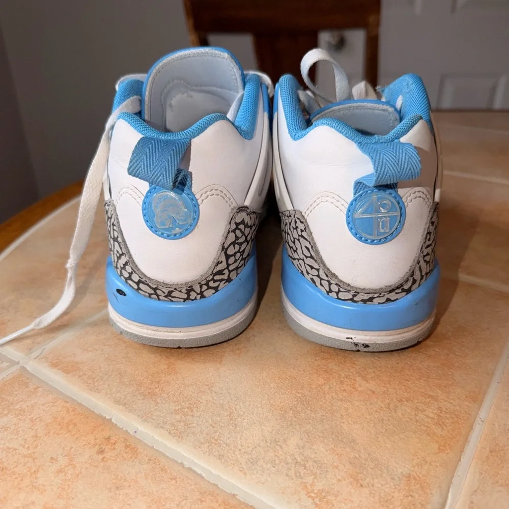 Nike Air Jordan Spizike White Blue Youth Size 7 EUC — Light Wear